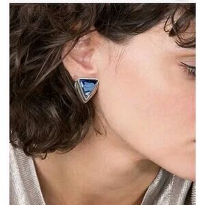 Uno de 50 RARE Chunky Triangular Blue Crystal Sterling Plated Pierced Earrings